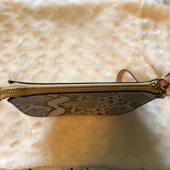 Old Navy Women Ivory Clutch One Size - Picture 3 of 4